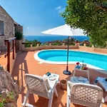 Вилла Con Piscina Indipendente E Vista Mare Per 6 Persone *