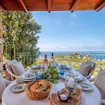 Con Piscina Indipendente E Vista Mare Per 6 Persone Вилла Коста-Парадисо