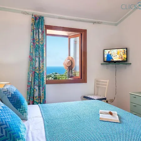 Con Piscina Indipendente E Vista Mare Per 6 Persone