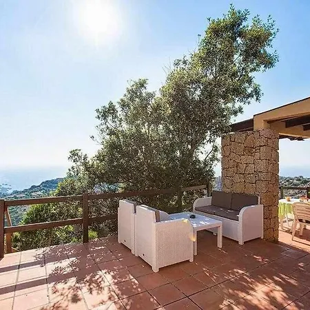 Villa Con Piscina Indipendente E Vista Mare Per 6 Persone *