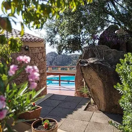 Villa Con Piscina Indipendente E Vista Mare Per 6 Persone Costa Paradiso