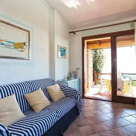 Con Piscina Indipendente E Vista Mare Per 6 Persone