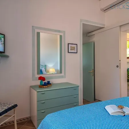 Con Piscina Indipendente E Vista Mare Per 6 Persone