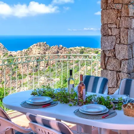 Con Piscina Indipendente E Vista Mare Per 6 Persone