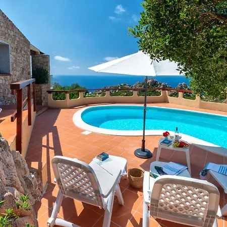 Con Piscina Indipendente E Vista Mare Per 6 Persone Villa Costa Paradiso