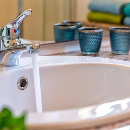 Con Piscina Indipendente E Vista Mare Per 6 Persone *