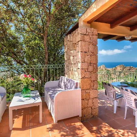 Con Piscina Indipendente E Vista Mare Per 6 Persone Costa Paradiso