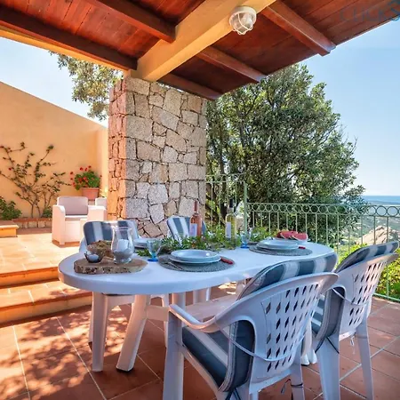 Villa Con Piscina Indipendente E Vista Mare Per 6 Persone *