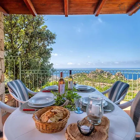 Con Piscina Indipendente E Vista Mare Per 6 Persone Costa Paradiso