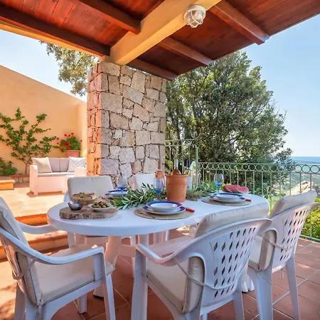 Con Piscina Indipendente E Vista Mare Per 6 Persone