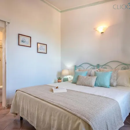Con Piscina Indipendente E Vista Mare Per 6 Persone