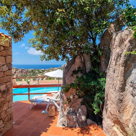 Willa Con Piscina Indipendente E Vista Mare Per 6 Persone Costa Paradiso