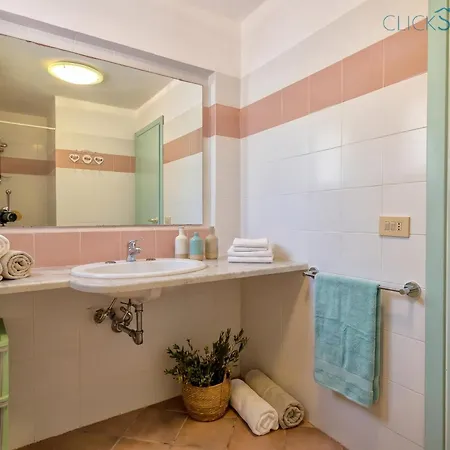Con Piscina Indipendente E Vista Mare Per 6 Persone *