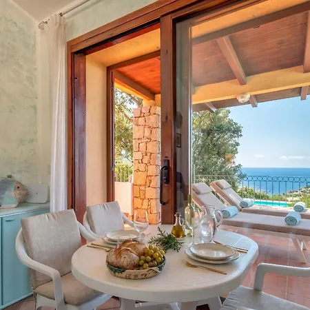 Con Piscina Indipendente E Vista Mare Per 6 Persone Willa *