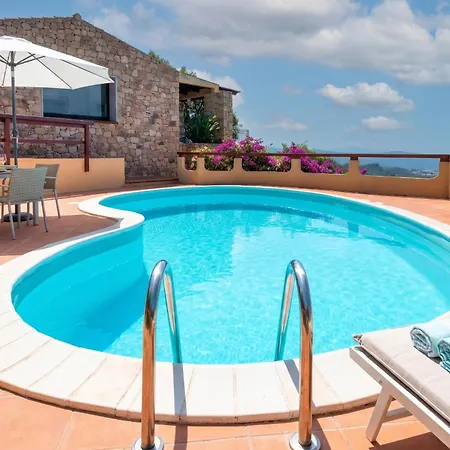 Con Piscina Indipendente E Vista Mare Per 6 Persone